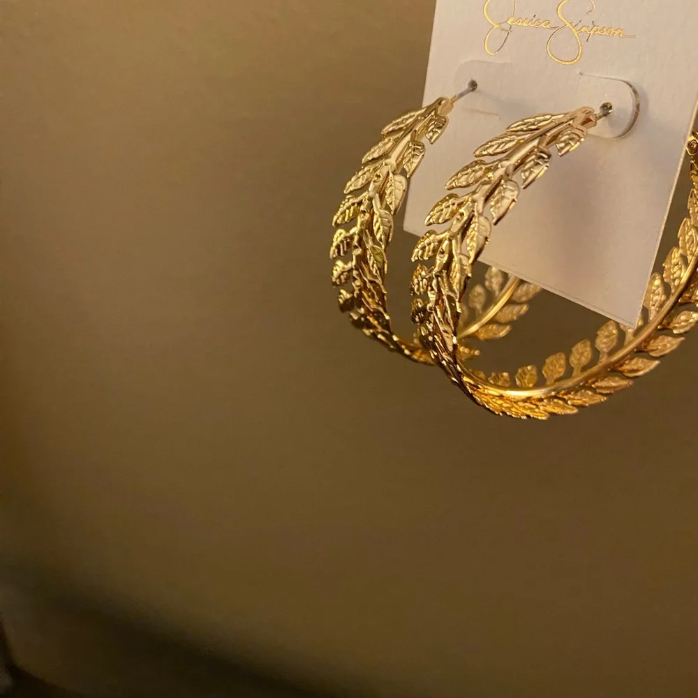 NEW Jessica Simpson gold leaf hoop earrings